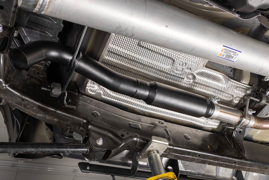 Flowmaster Outlaw Extreme Cat-back Exhaust System Close-up Display on Vehicle