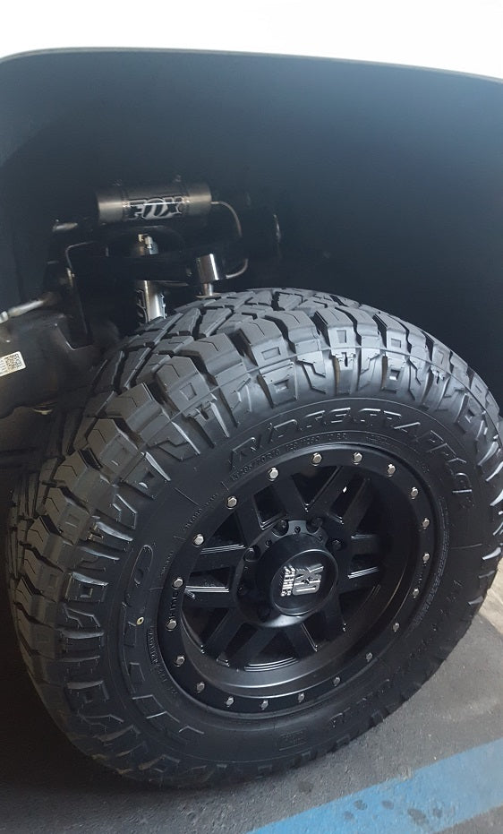 CST '11-19 GM 2500/3500HD Leveling Kit | Stage 2 Suspension System w/ FOX 2.0 Reservoir Shocks Front View