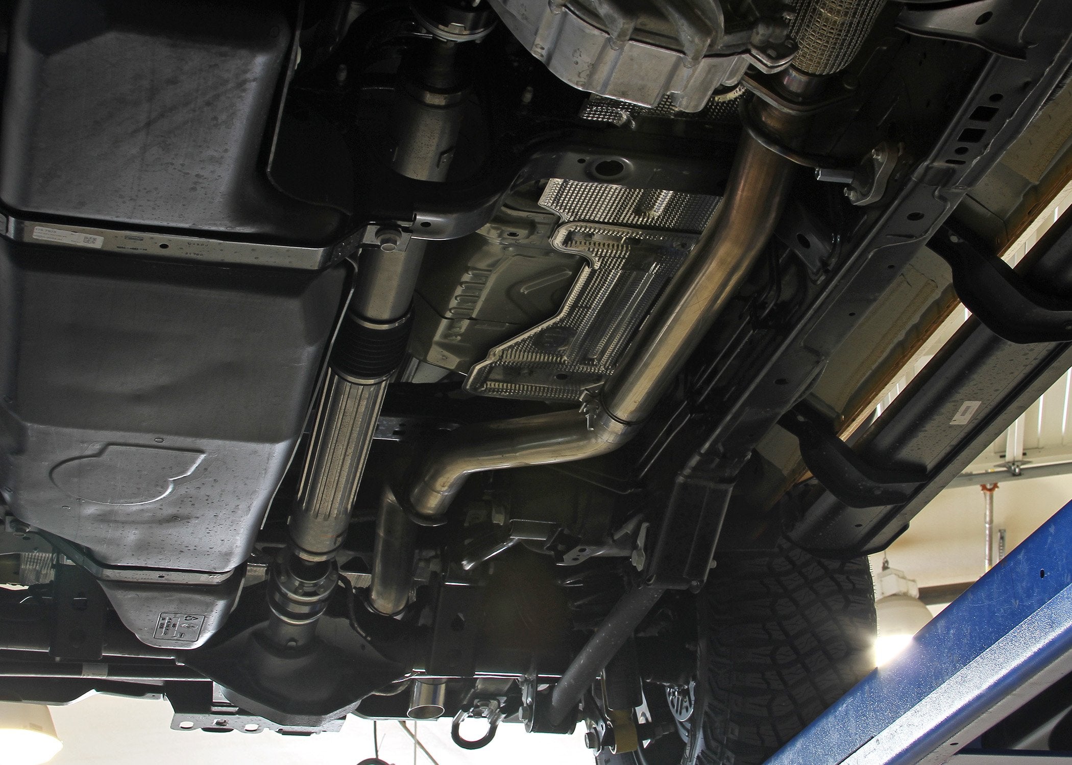 2021-2023 Ford Bronco 2.3/2.7L FLOWMASTER OUTLAW CAT-BACK EXHAUST SYSTEM Display on Vehicle