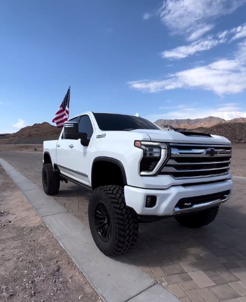 CST 2020-2025 GM 2500 / 3500 4wd Diesel | 10″ Stage 2 Suspension System Front View