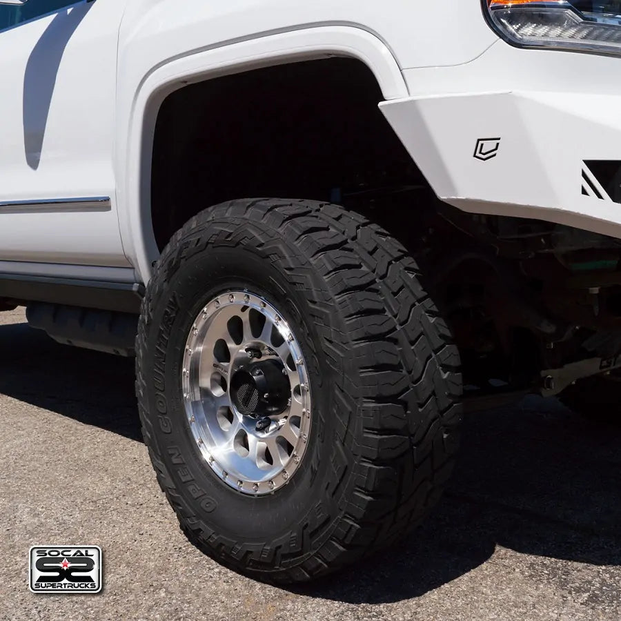 CST 11-19 GM 2500 / 3500 4-6″ Stage 3 Suspension System w/ FOX 2.0 IFP’s Front View