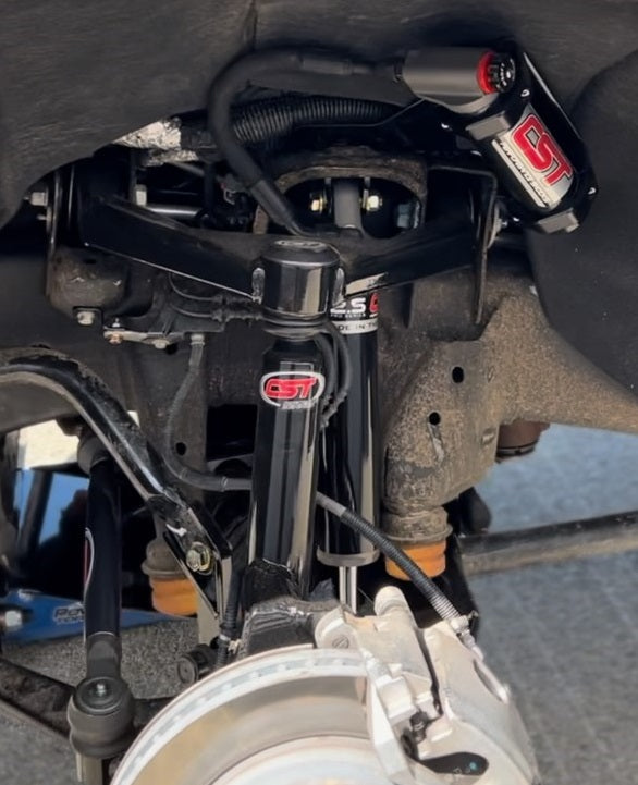 CST 2020-25 HD 2500 / 3500 | CST Pro-Series 2.5 Shock Systems (w/ CDA) Front View