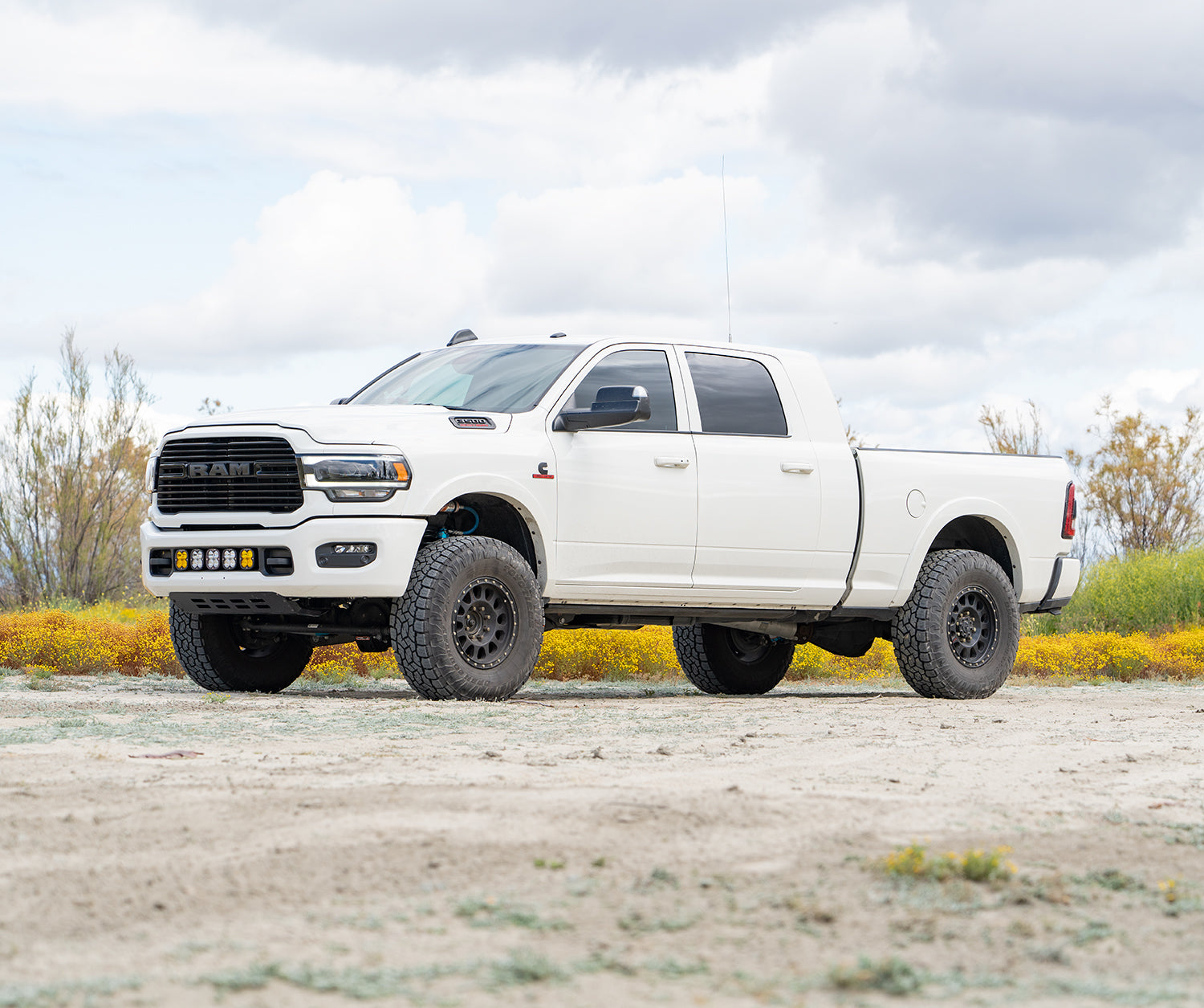 '19-24 Ram 3500 Carli 2.5 Pintop Leveling System-2.5" Lift Display on vehicle