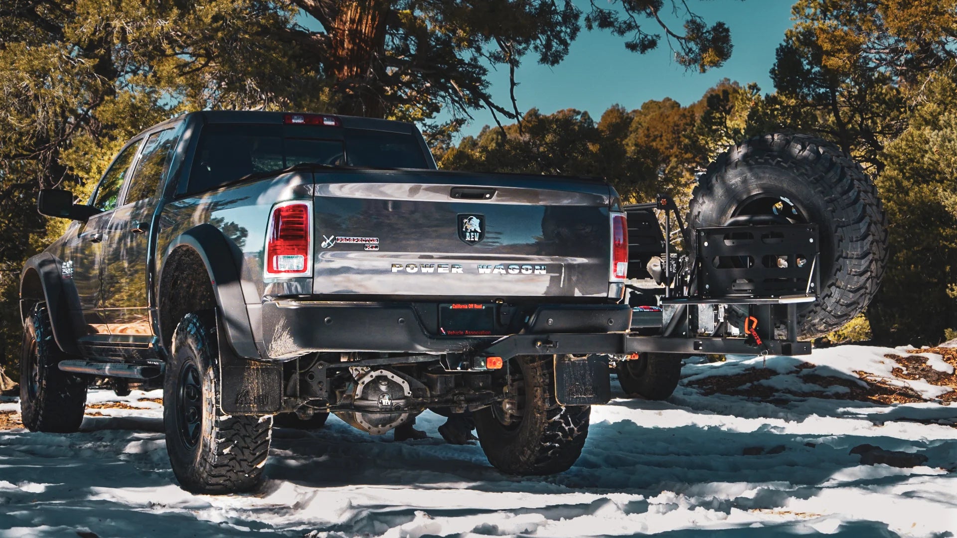 UltraSwing Mega-Fit Spare Tire Hitch Mount | RiGd Supply Front View
