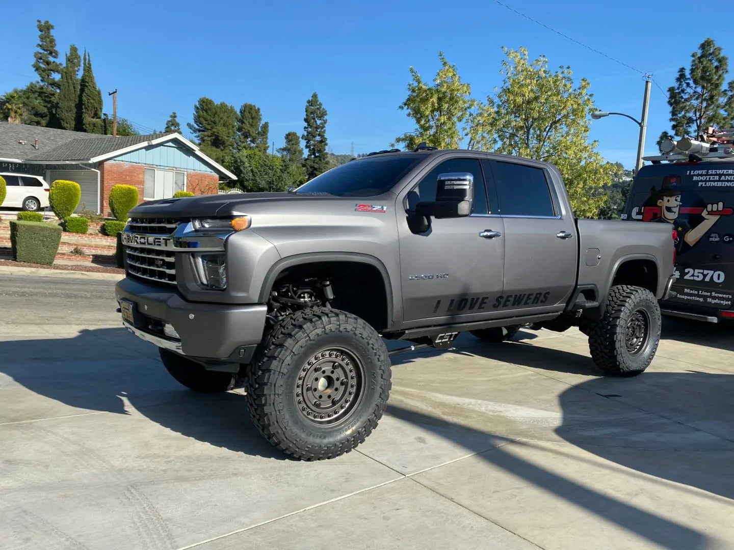 CST 20-25 GM 2500 / 3500 8″ Stage 2 Suspension System Front View