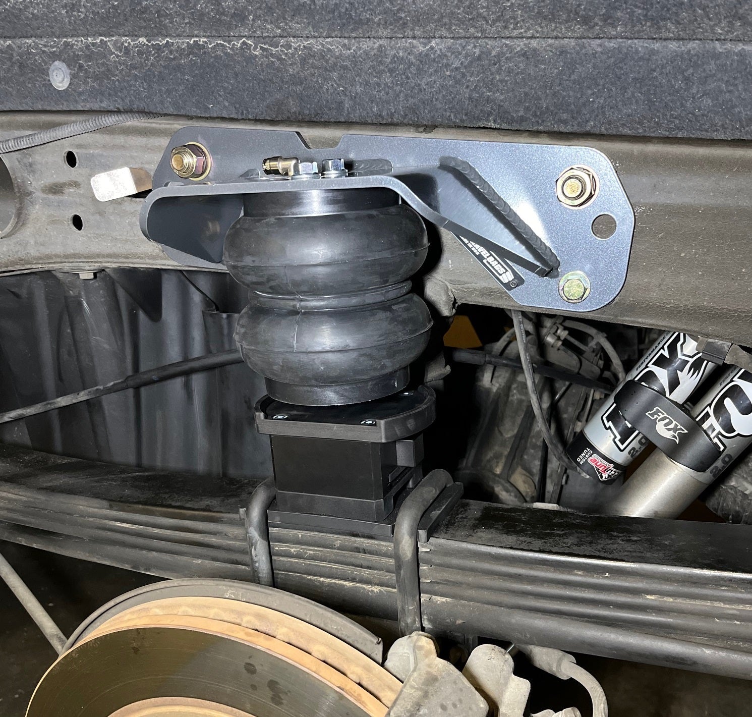 2011-2019 GM/CHEVY 2500/3500 Air Bag Kit Front View