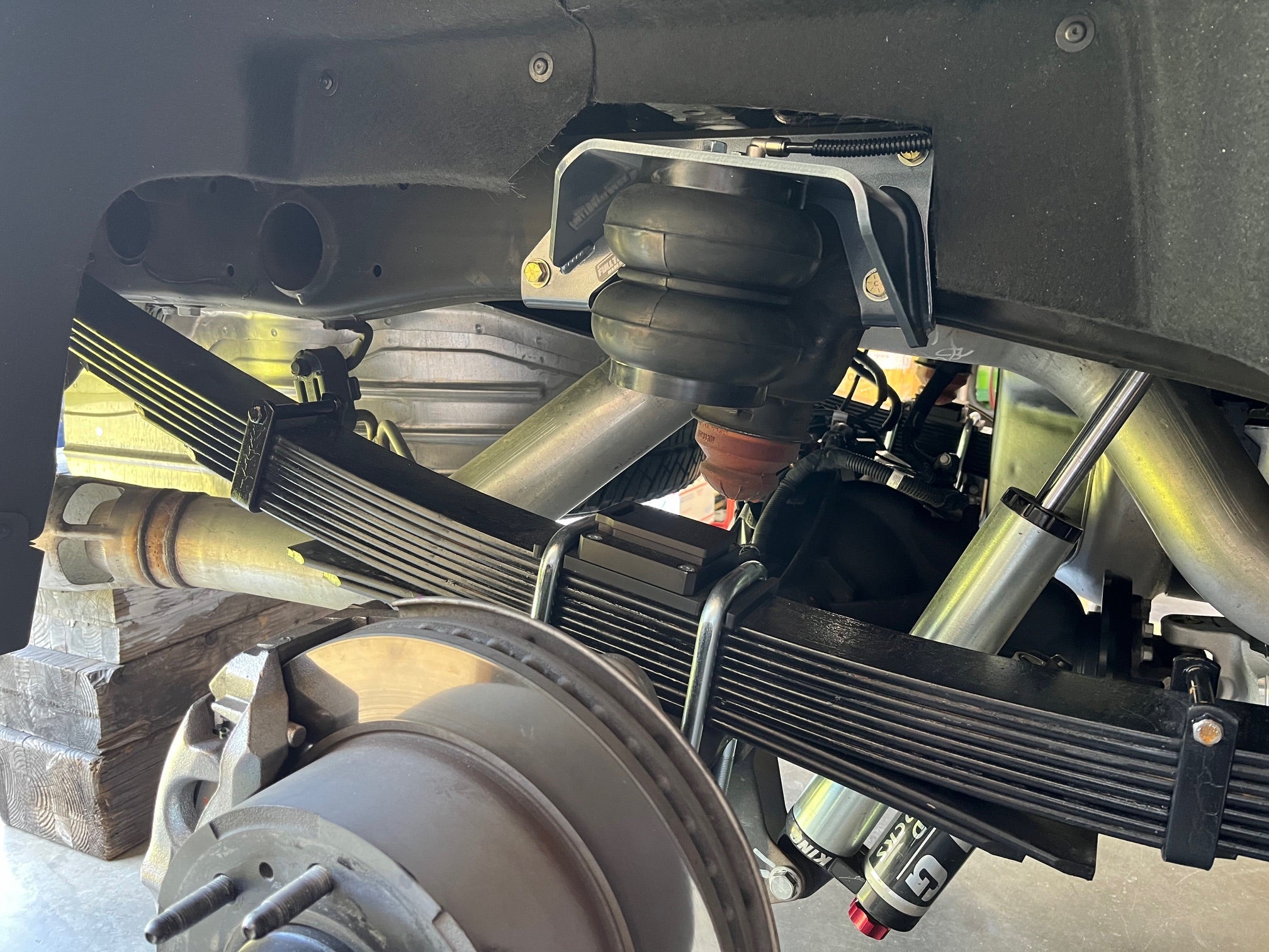 2020+ GM/CHEVY 2500/3500 Airbag Kit Front View