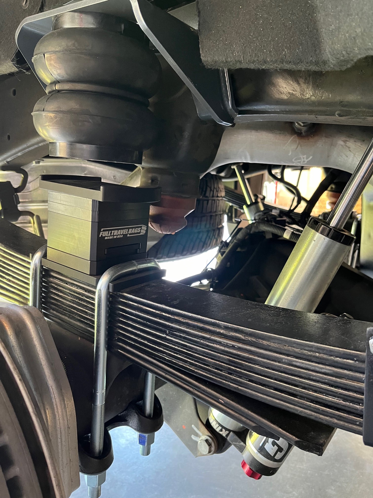 2020+ GM/CHEVY 2500/3500 Airbag Kit Front View