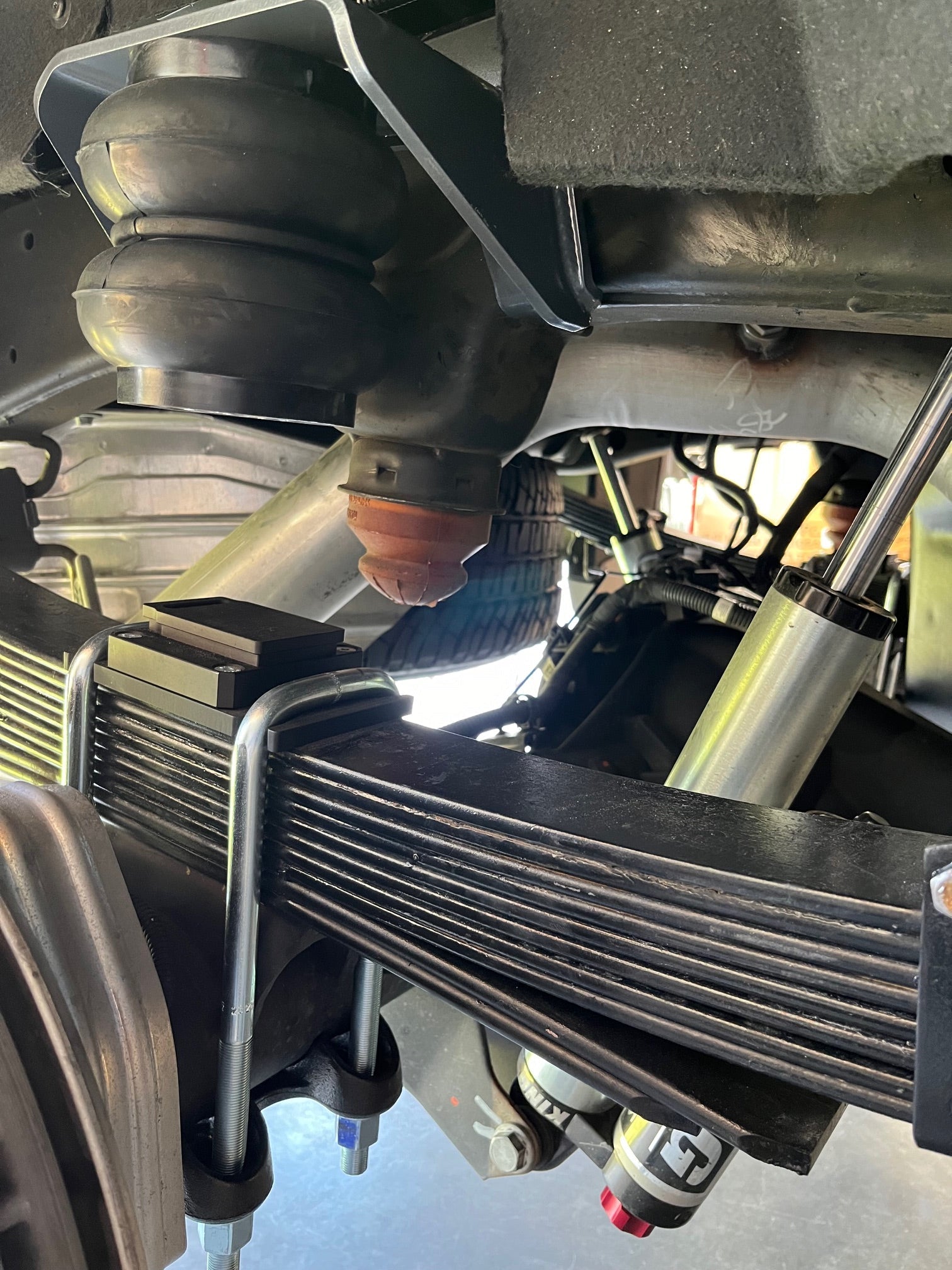 2020+ GM/CHEVY 2500/3500 Airbag Kit Front View