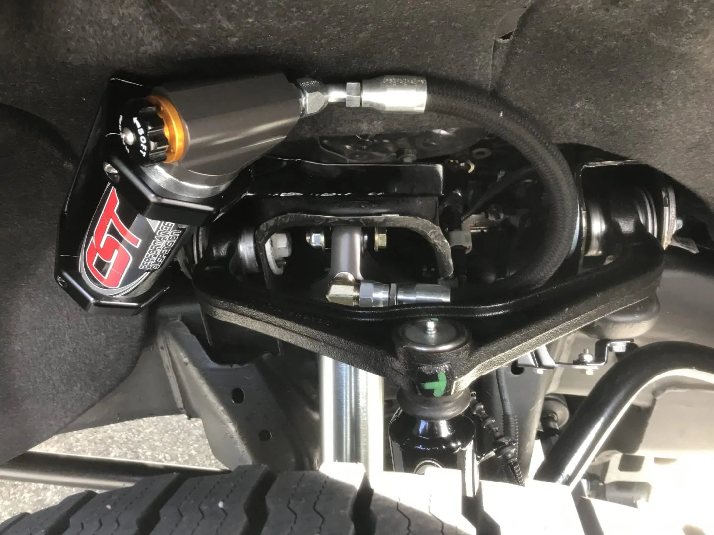 CST 20-25 GM 2500 / 3500 8″ Stage 4 Suspension System Front View