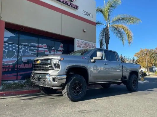 2011+ GM 2500/3500HD King-Series Leveling Kits | Stage 3 Suspension System w/ King 2.5 Remote Res. Shocks Front View