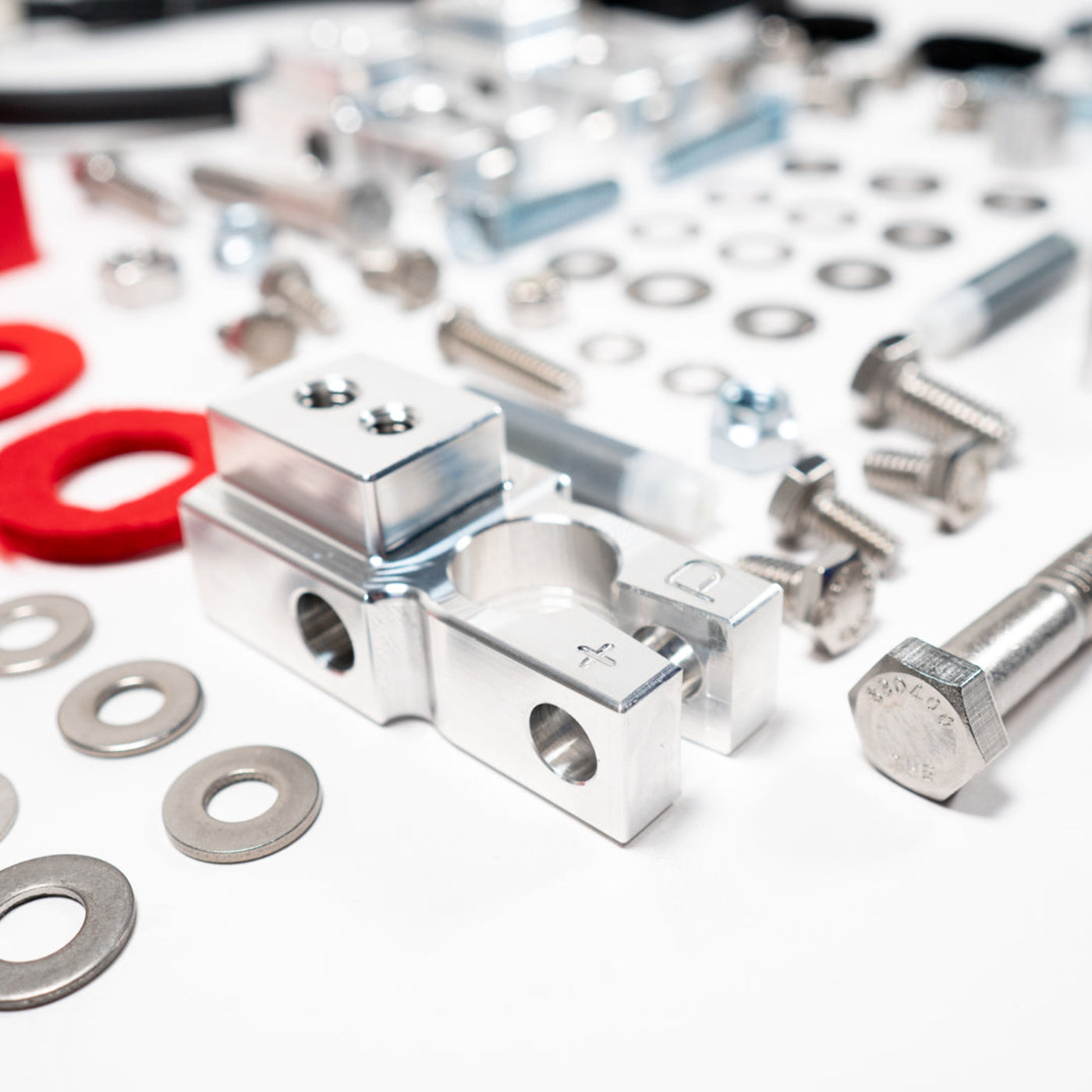 '19-24 RAM 2500/3500 Complete Billet Battery Terminal and Distribution Kit display of included parts and hardware