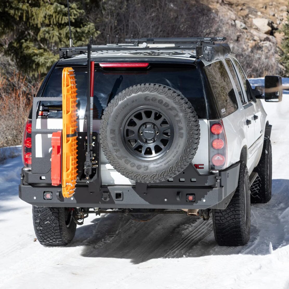 2007-2014 CHEVY SUBURBAN & GMC YUKON XL 1500/2500 HIGH CLEARANCE OCTANE DUAL SWING OUT REAR BUMPER Front View