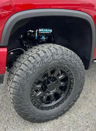 CST 2011+ 2500/3500HD King-Series Leveling Kits | Stage 3 Suspension System w/ King 2.5 Remote Res. Shocks Front View
