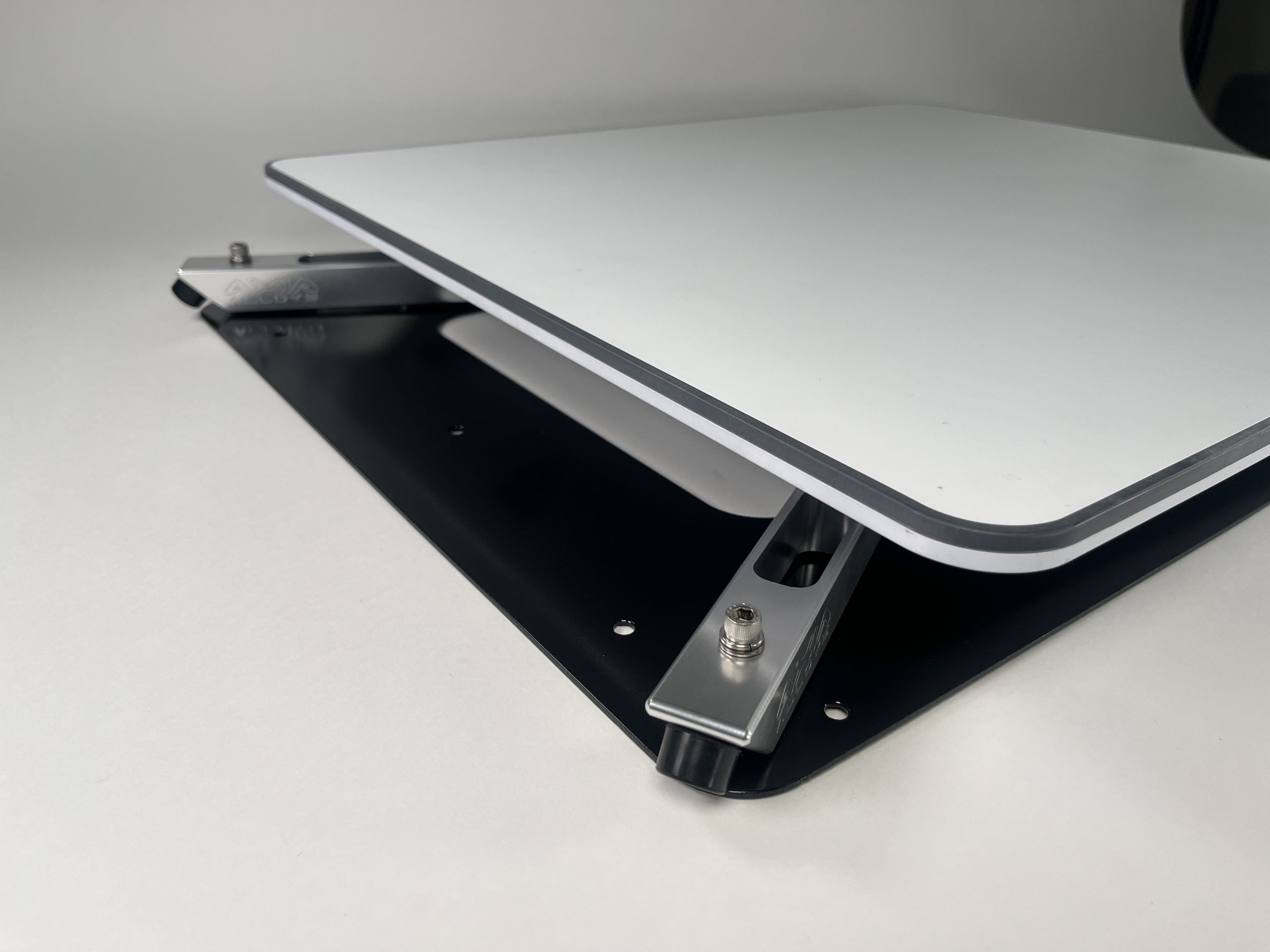 Starlink High Performance In Motion Dish Mount – STARLEGS Front View