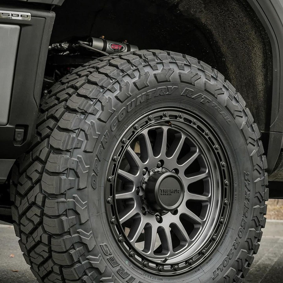 CST 20-25 GM 2500 4″ Stage 6 Suspension System Front View