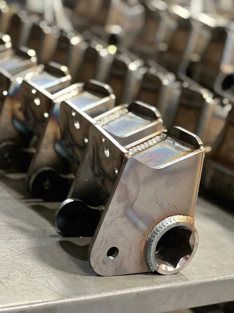 CST 20-25 GM 3500 4″ Stage 3 Suspension System w/ FOX 2.0 IFP’s Front View