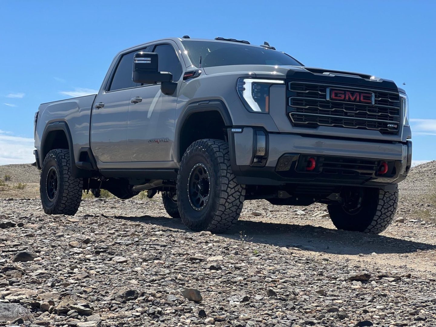 CST 2011-19 & 2020+ GM 2500 / 3500 | Fox 2.5 HTO Susp. System’s (4-6″) Front View