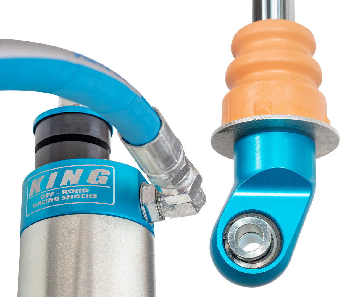 17-24 FORD F250/350 4X4 DIESEL 4.5″/5.5″ LIFT DOMINATOR SYSTEM Close-up of Shock Display