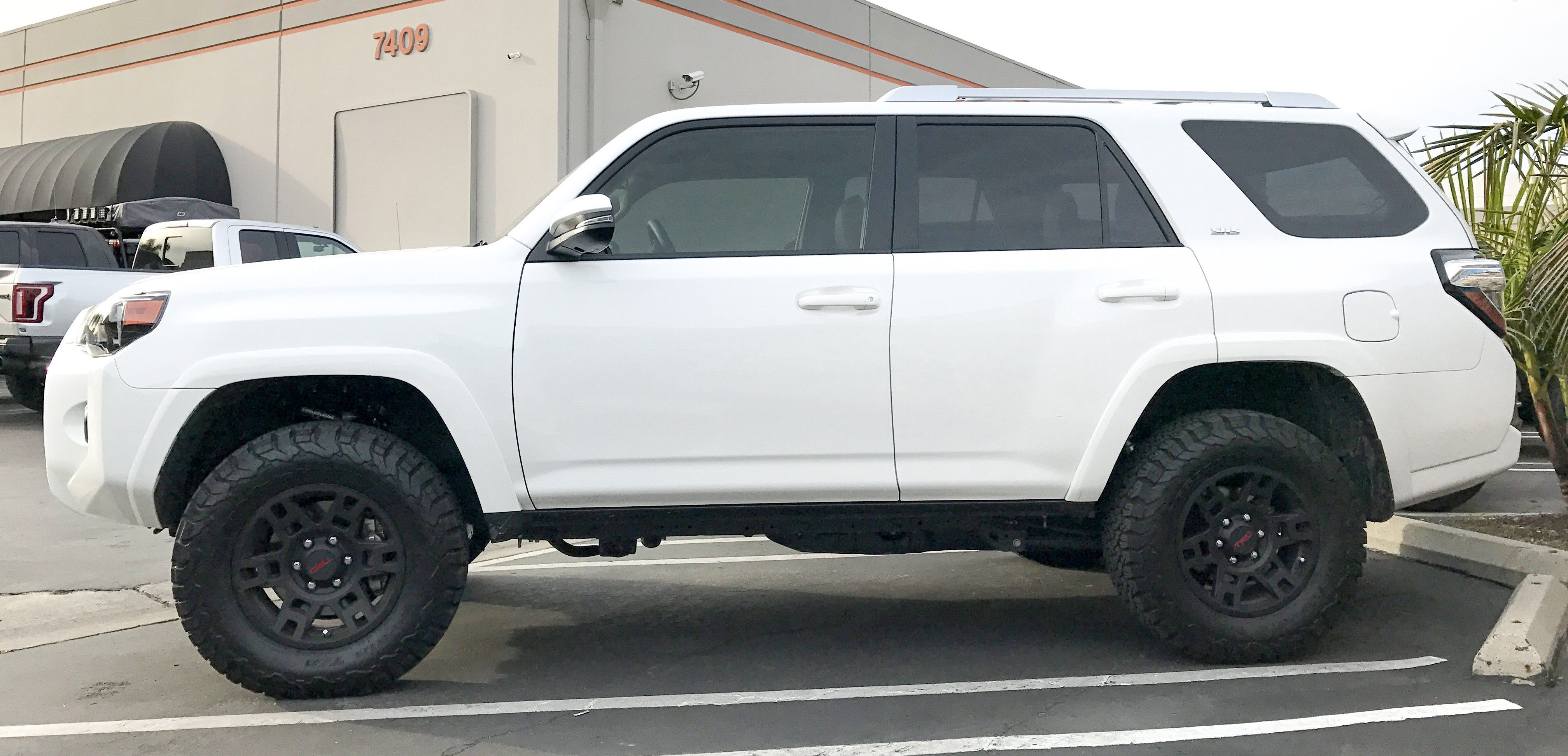 '03-24 Toyota 4Runner 1.25" Uniball Upper Control Arms Display on Vehicle