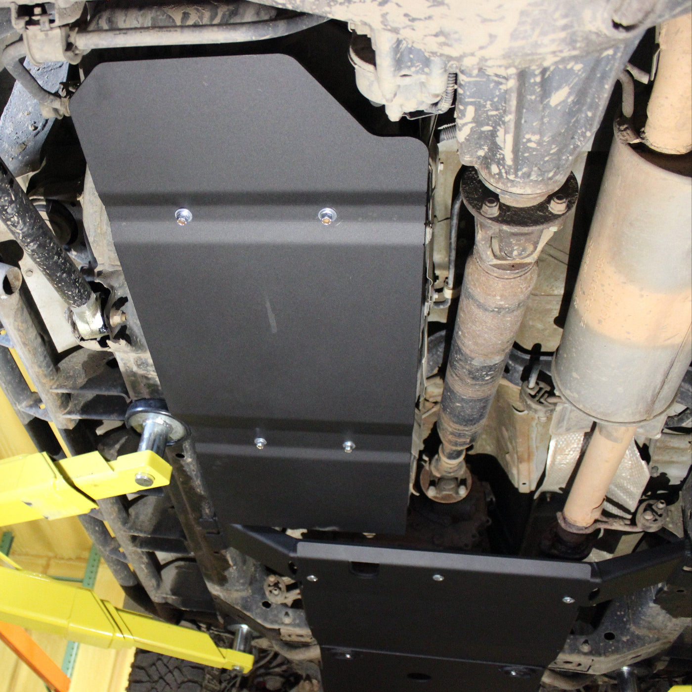 '07-14 Toyota FJ Cruiser Fuel Tank Skid Plate RCI Off Road display