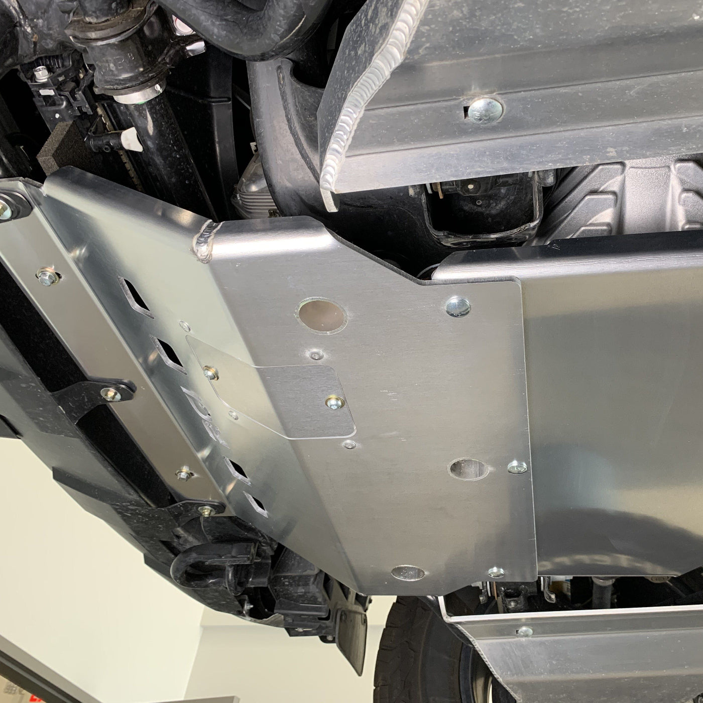 '07-21 Toyota Tundra Engine Skid Plate RCI Off Road display