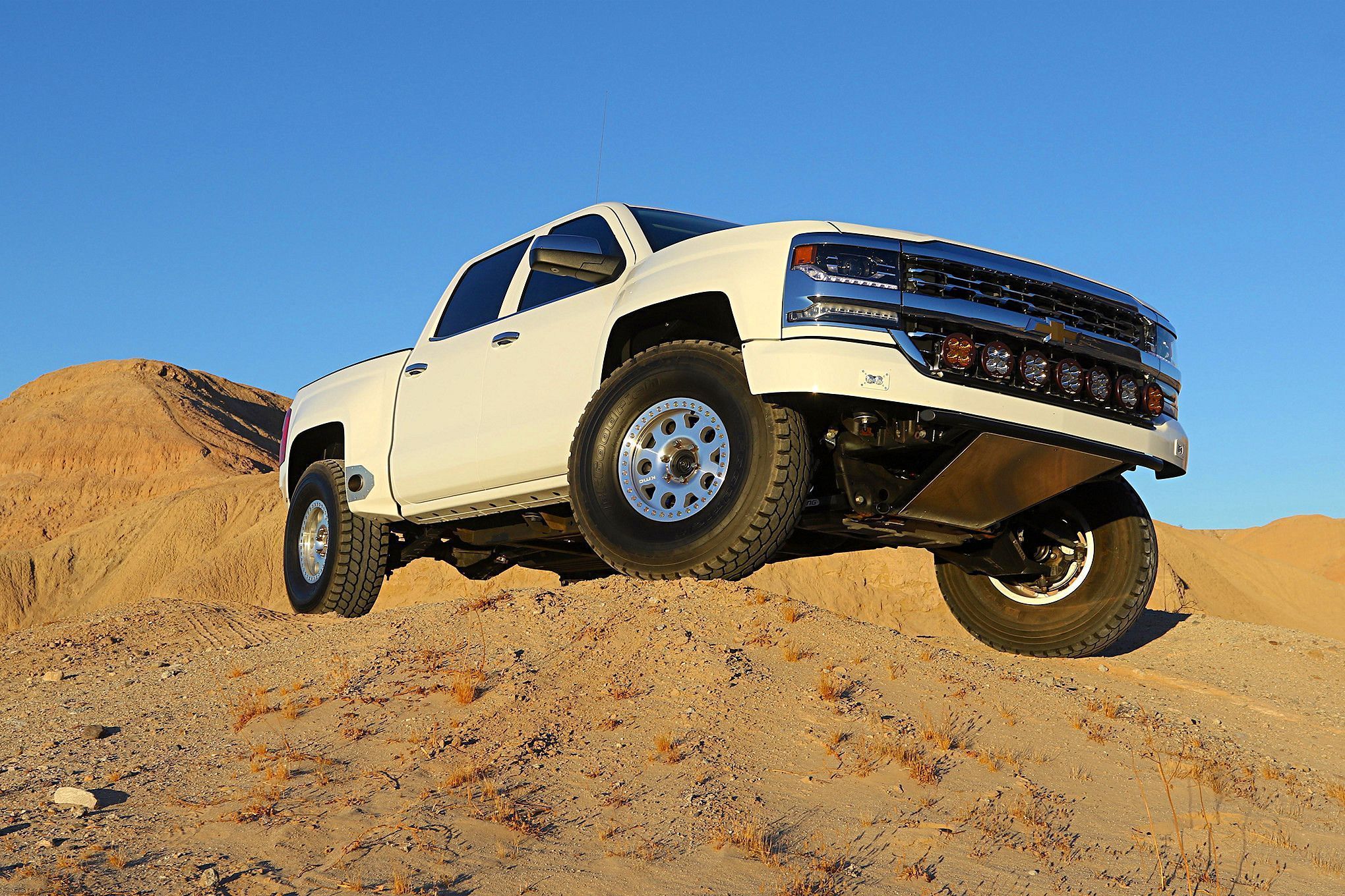 '14-18 Chevrolet Silverado Fenders - 3" Bulge Display on Vehicle