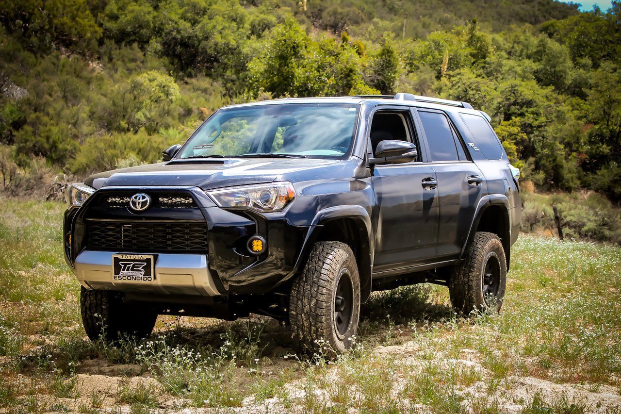 '14-18 Toyota 4Runner TRD Dual 10" S8 Mount Kit Lighting Baja Designs display on Vehicle
