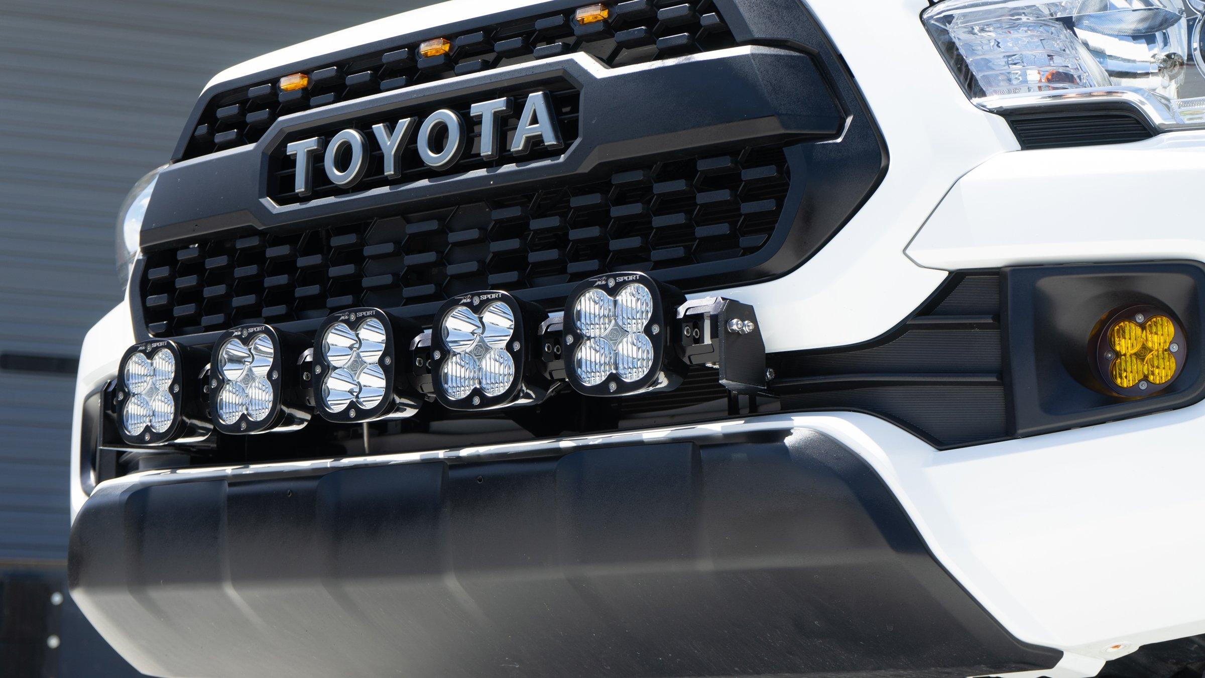 '16-21 Toyota Tacoma 5XL Linkable Kit Lighting Baja Designs close-up Display on Vehicle