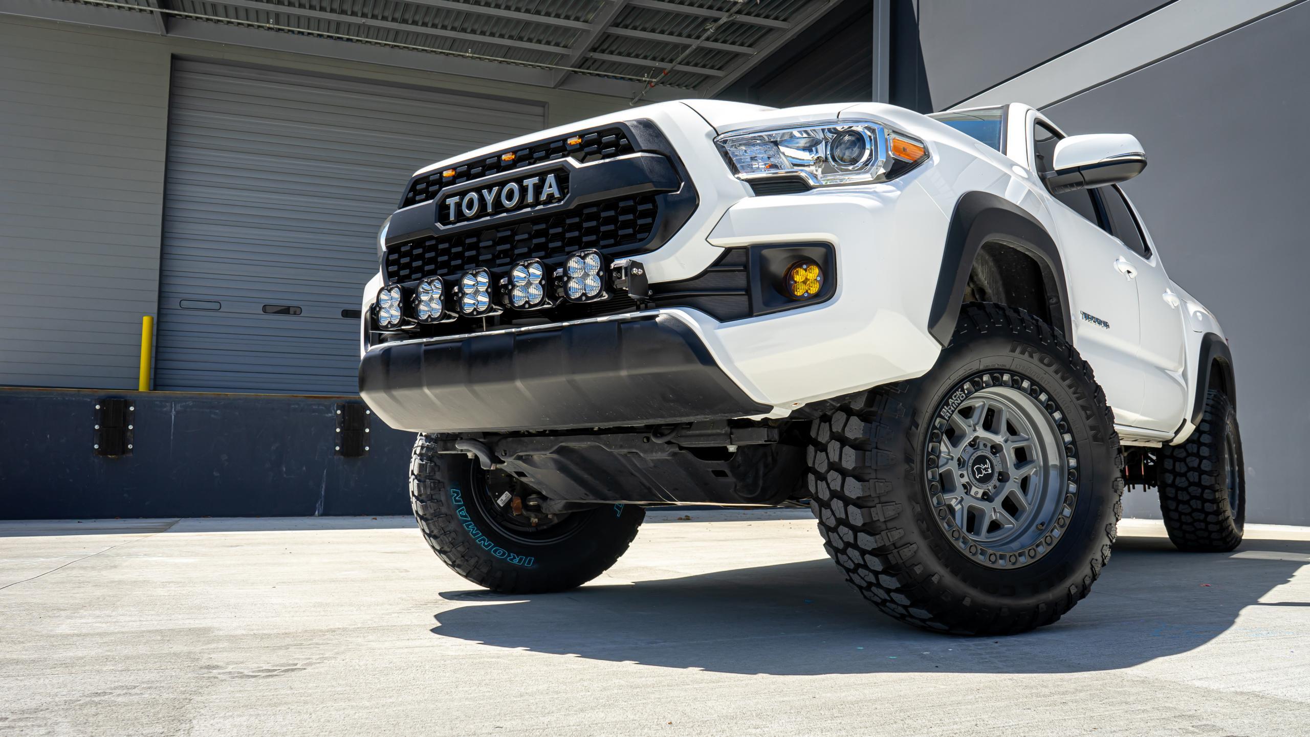 '16-21 Toyota Tacoma 5XL Linkable Kit Lighting Baja Designs display on Vehicle