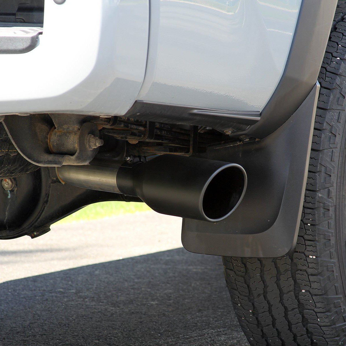 '16-23 Toyota Tacoma Flowmaster FlowFX Cat-Back Exhaust System Close-up Display on Vehicle