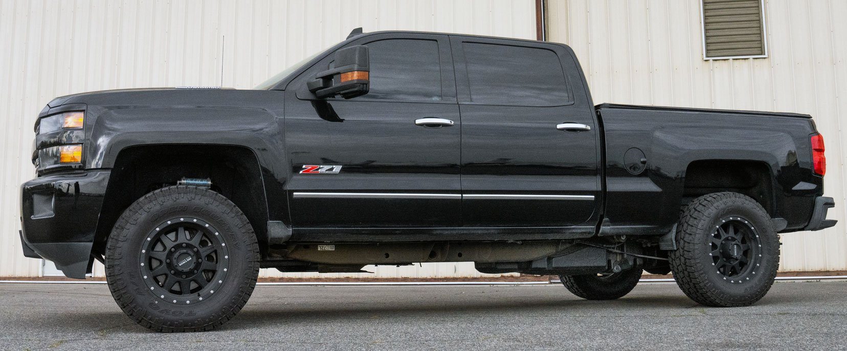 '17-21 GM Duramax 6.6L Short Bed Crew Cab 62 Gallon Replacement Fuel Tank S&B Tanks display