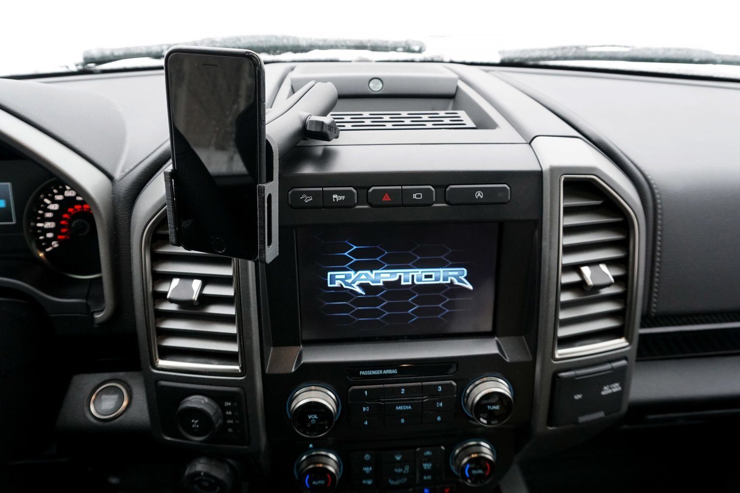 '17-21 Ford F250/350 Builtright Industries Dash Mount Kit Display in Vehicle