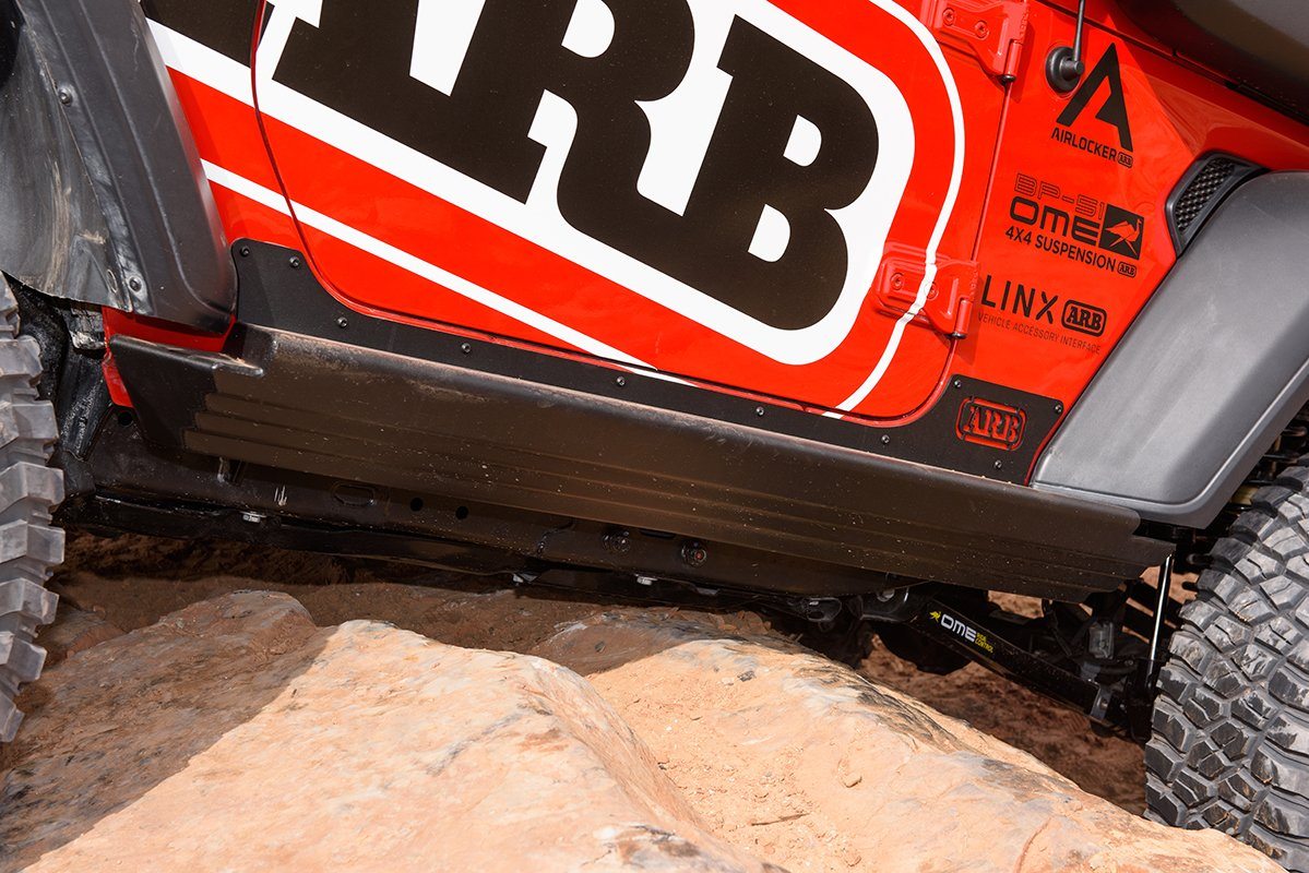 '18-23 2-Door Jeep JL Rock Sliders Protection ARB close up