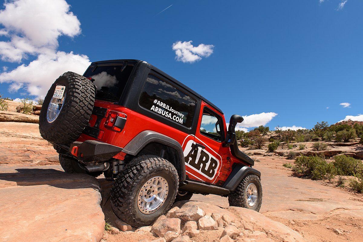 '18-23 2-Door Jeep JL Rock Sliders Protection ARB display