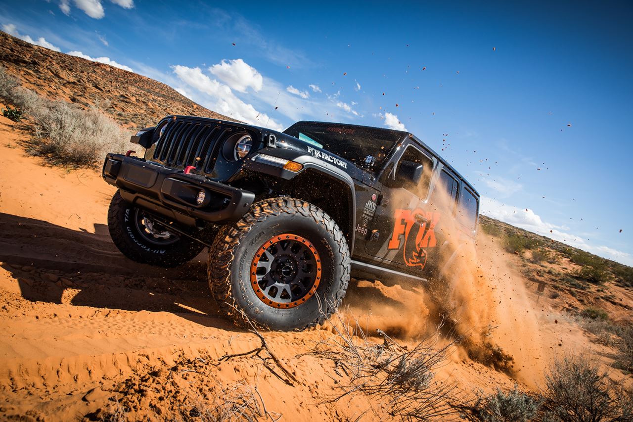 '18-22 Jeep JL 2.0 Performance Series RR Front Shocks-2-3" Lift Display on Vehicle