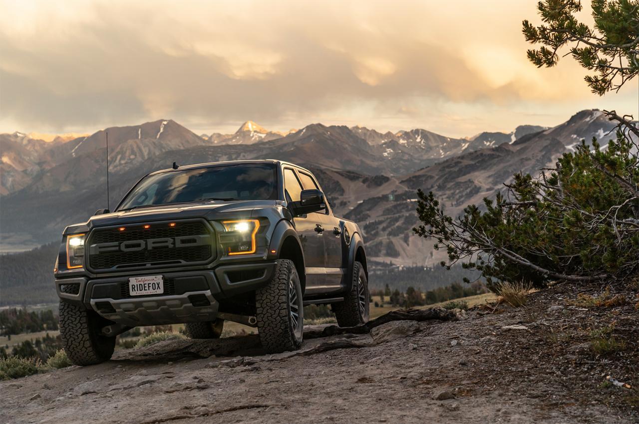 '19-20 Ford Raptor 3.0 Fox Live Valve Internal Bypass Reservoir Coilovers Display on Vehicle