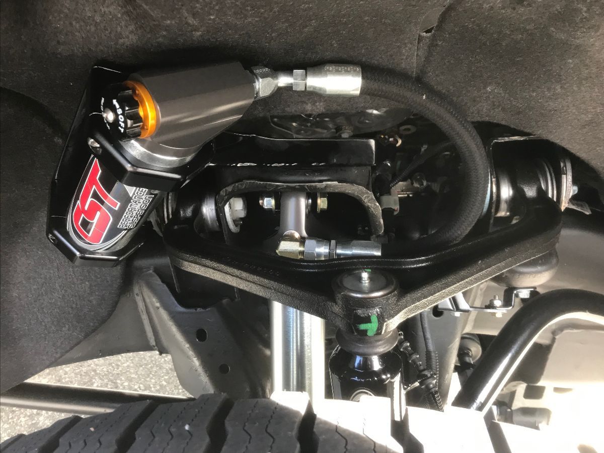 '20-23 Chevy/GMC 2500/3500 4WD 4" STL Suspension System Close-up Display on vehicle
