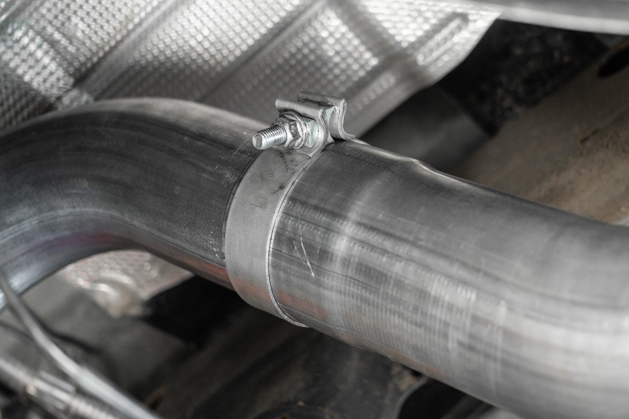 '20-23 Chevy/GMC 6.6L Duramax AL 4" Single Side Filter Back Exhaust MBRP close-up