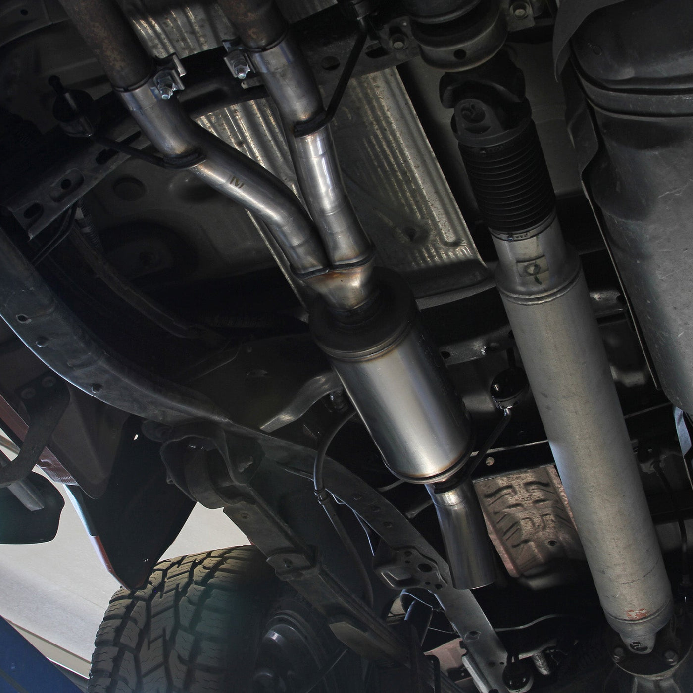 '07-21 Toyota Tundra Flowmaster FlowFX Cat-Back Exhaust System Display on Vehicle