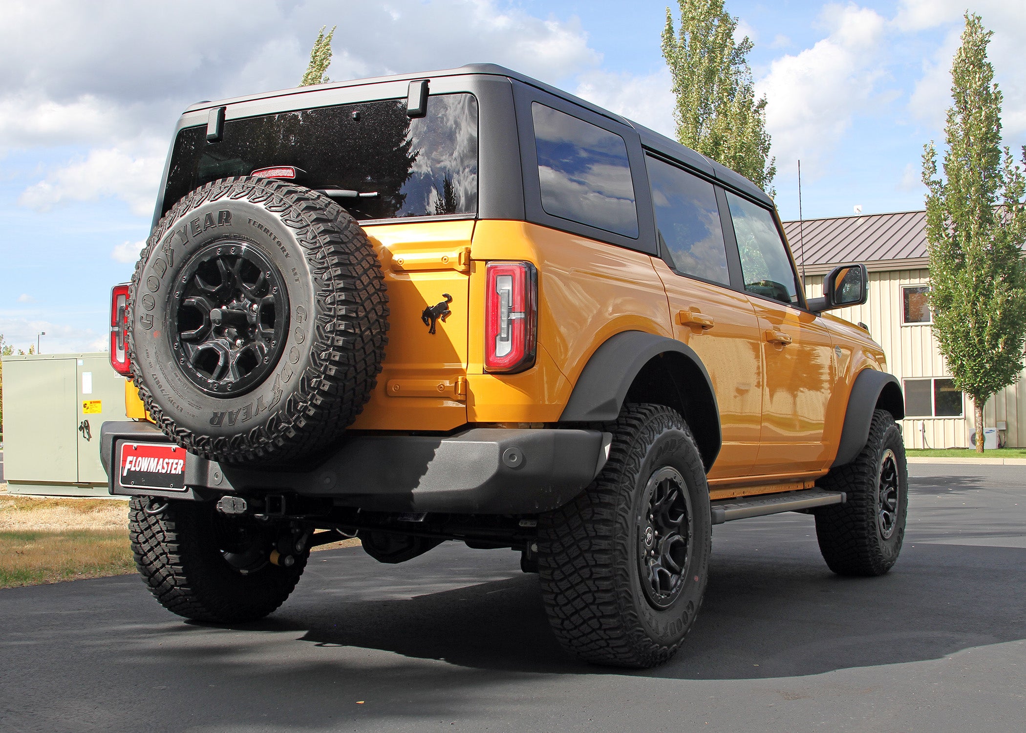 '21-23 Ford Bronco Flowmaster American Thunder Axle-Back Exhaust System Display on Vehicle
