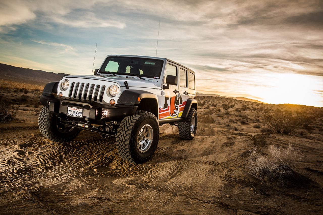 '07-18 Jeep JK Fox Performance Elite Series 2.5 RR Front Shocks Display on Vehicle