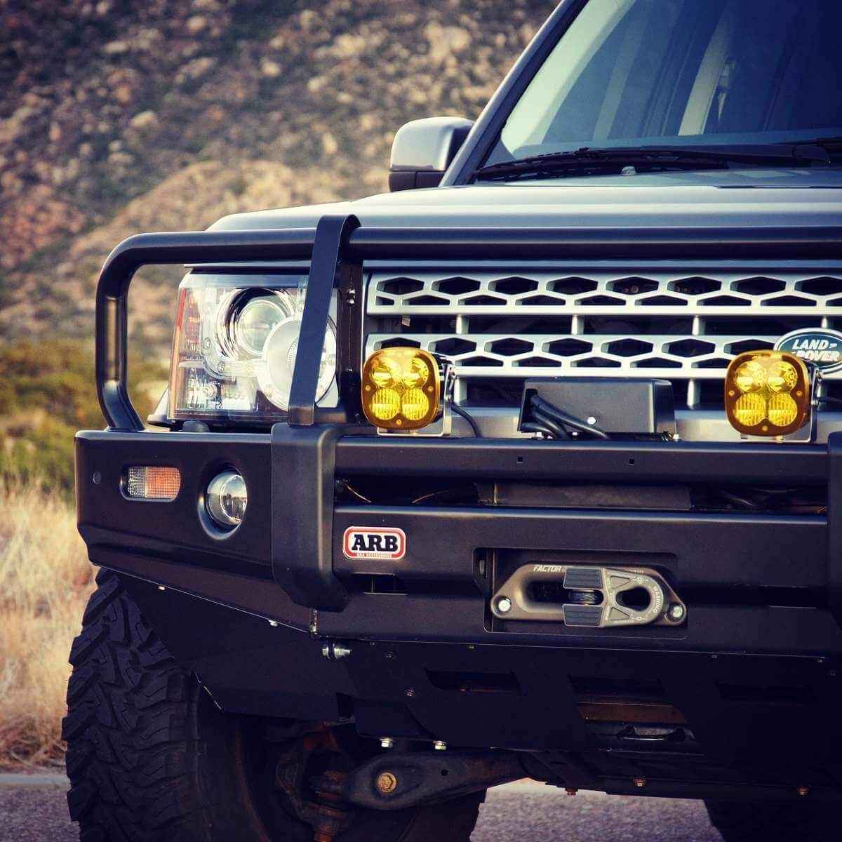 Factor 55 - Hawse Offset Fairlead Display on vehicle