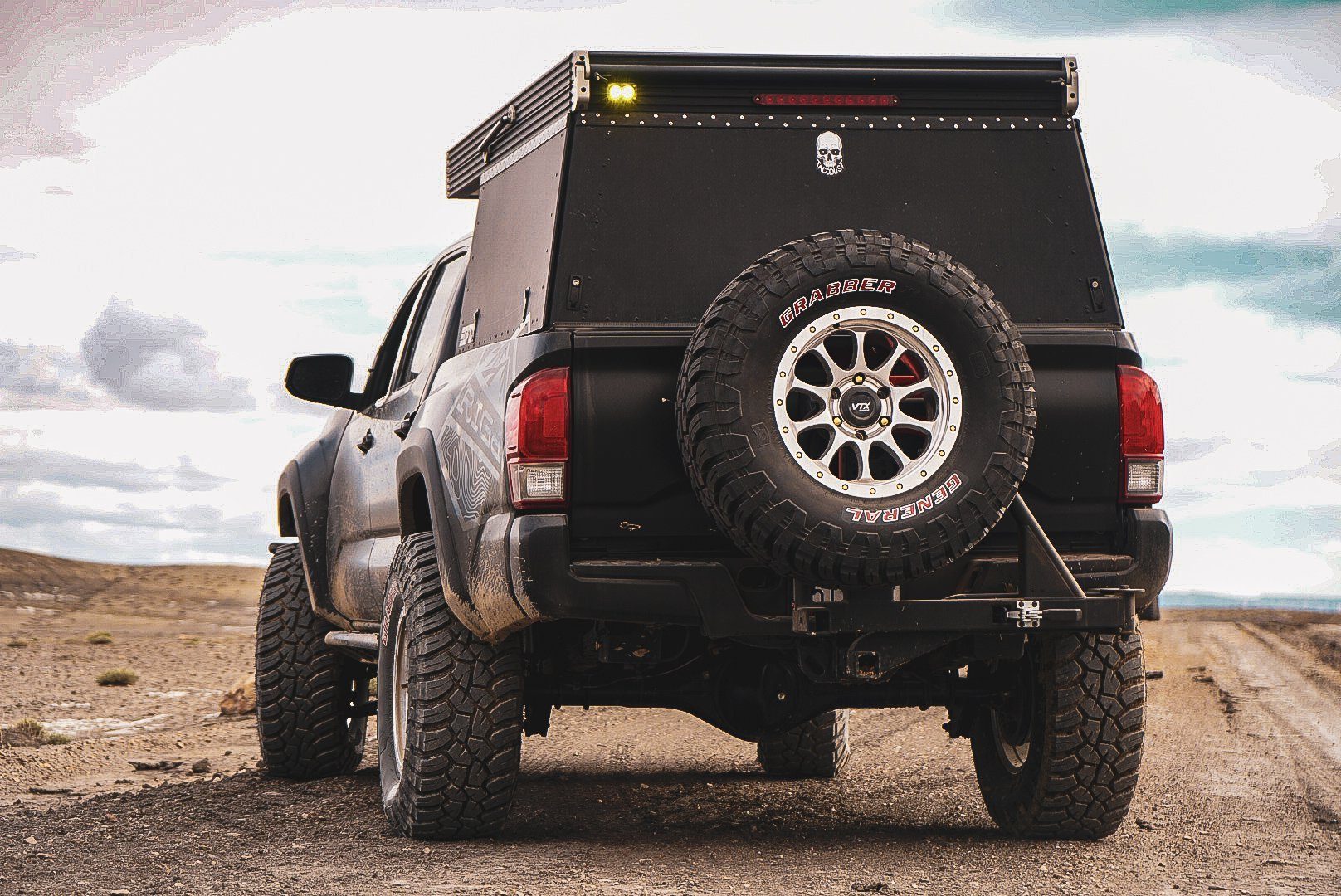 UltraSwing Hitch Carrier Multi-Fit Tiregate RIGd Supply display