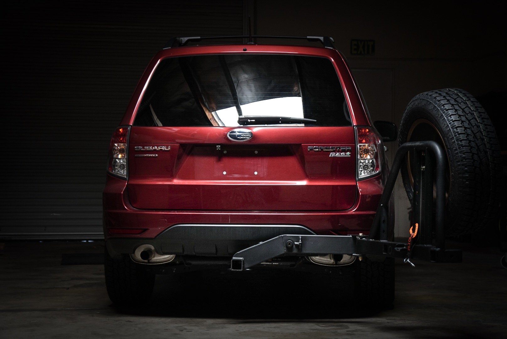 UltraSwing Hitch Carrier Multi-Fit Tiregate RIGd Supply display