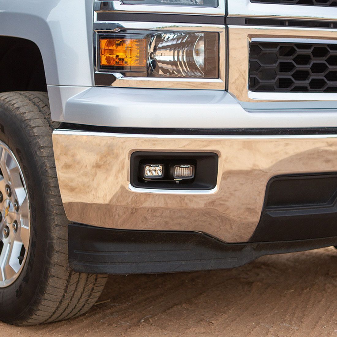 SR-M Series SAE Fog Light (Pair) Lighting Rigid Industries display