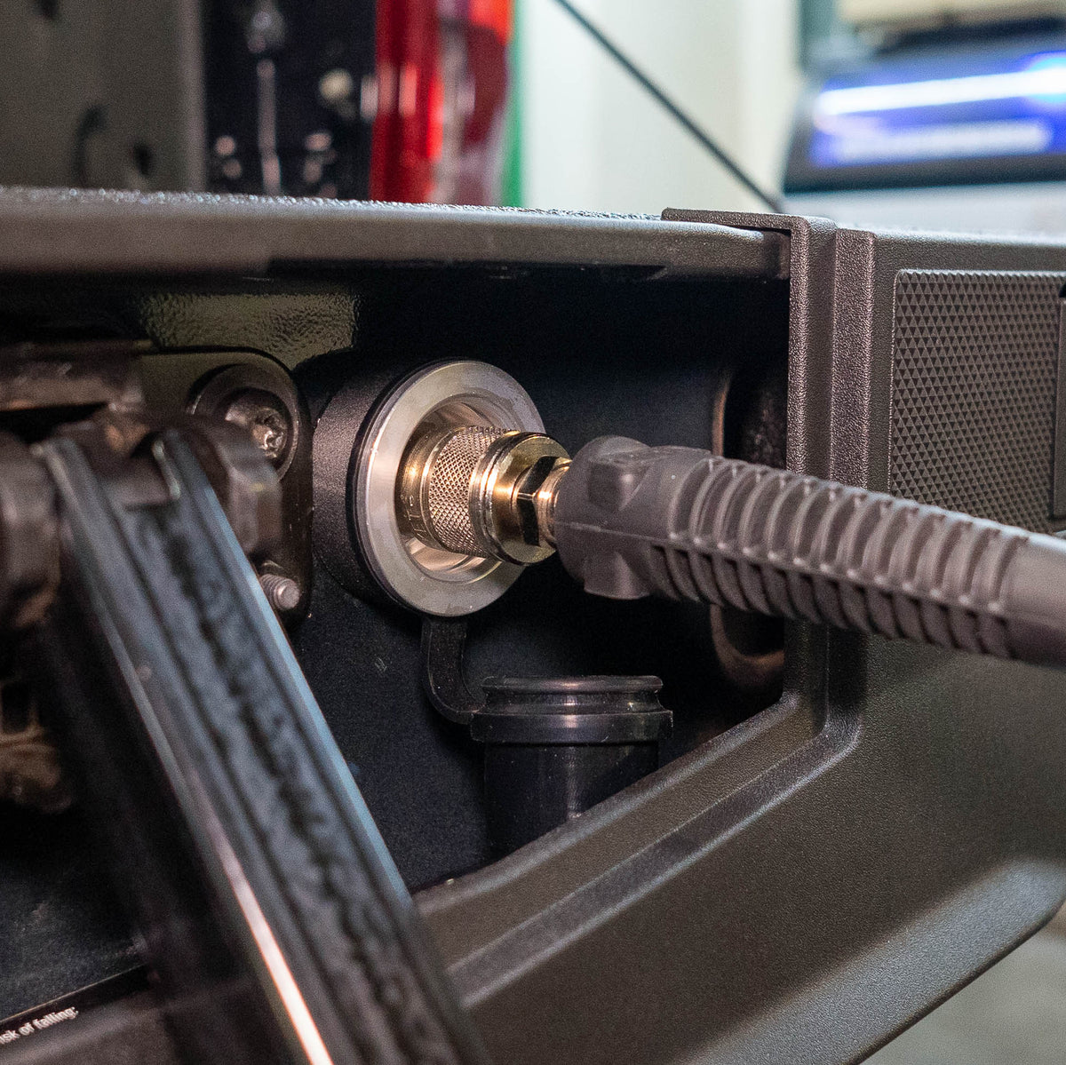 2021+ Ford F-150 Raptor SDHQ Built Tailgate Mounted Air Chuck Kit