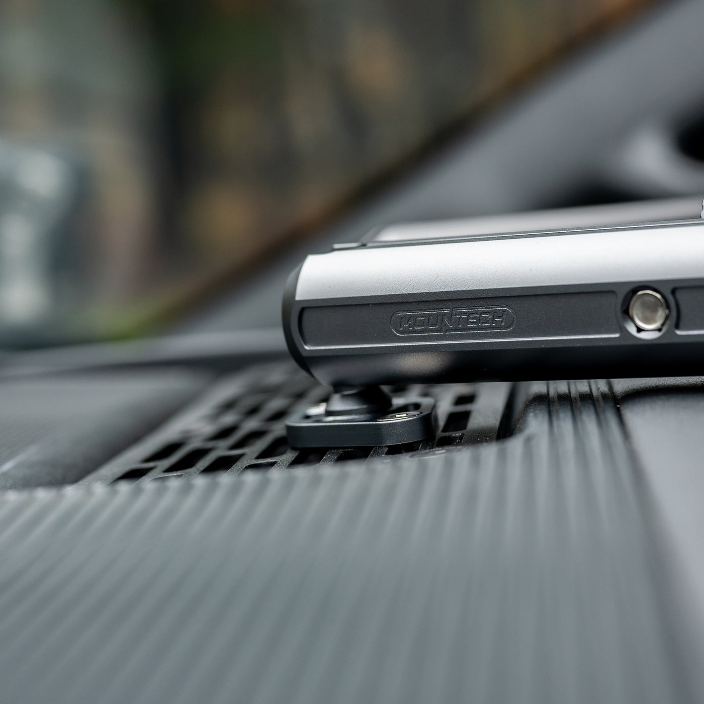 Dash Mount | Sierra & Silverado 1500 (2022+), GM HD (2024+) Front View