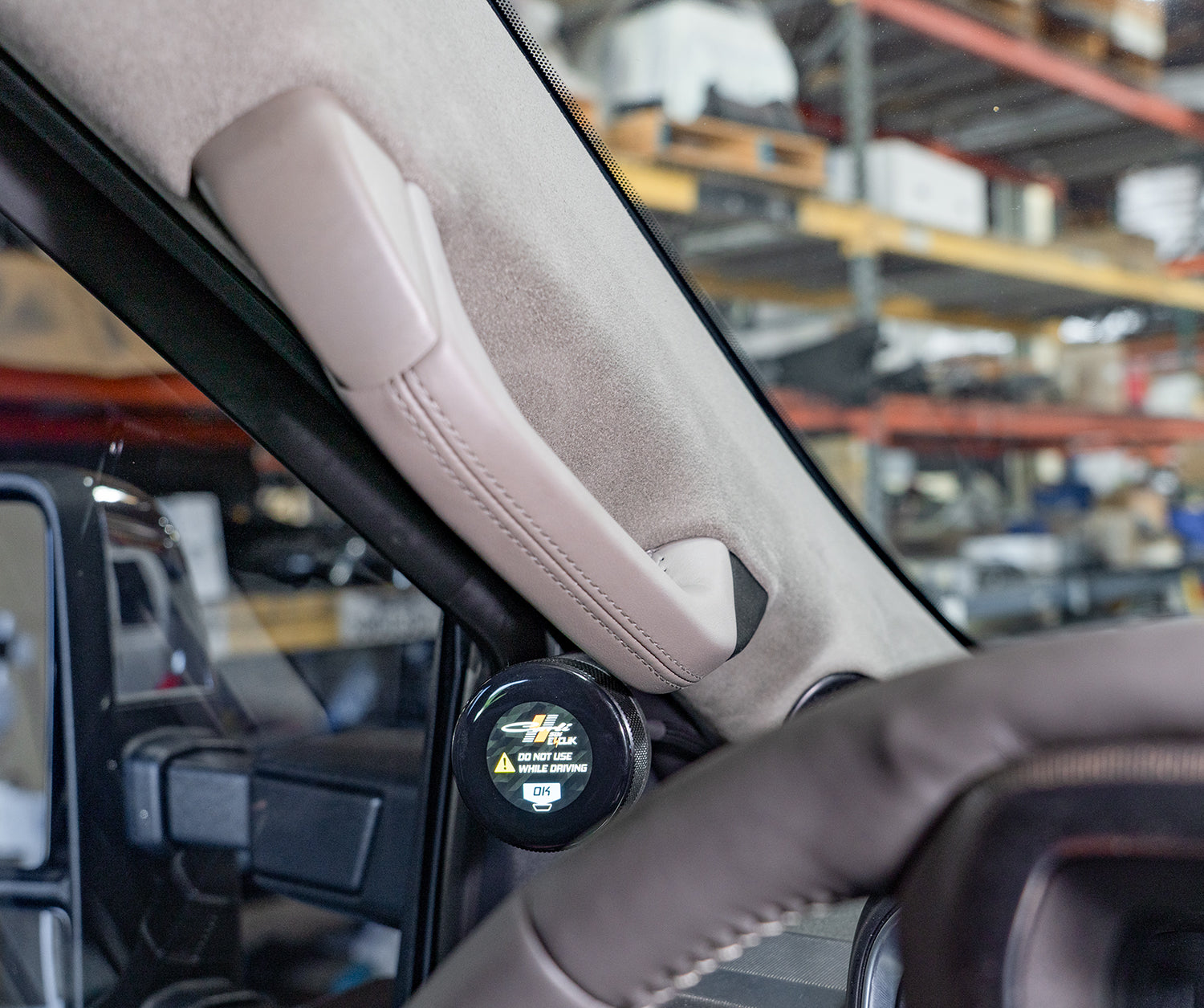 25 FORD SUPER DUTY PLATINUM E-VENTURE TOUCH SCREEN MOUNT – SUEDE A-PILLAR