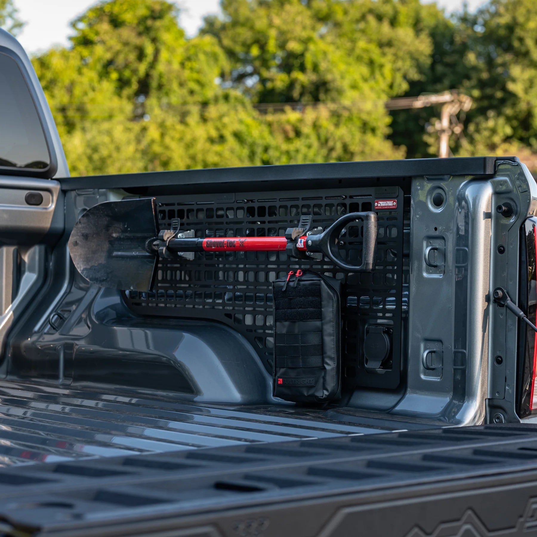 '23+ Colorado/Canyon Bedside Rack Molle Panel System Display in Vehicle 